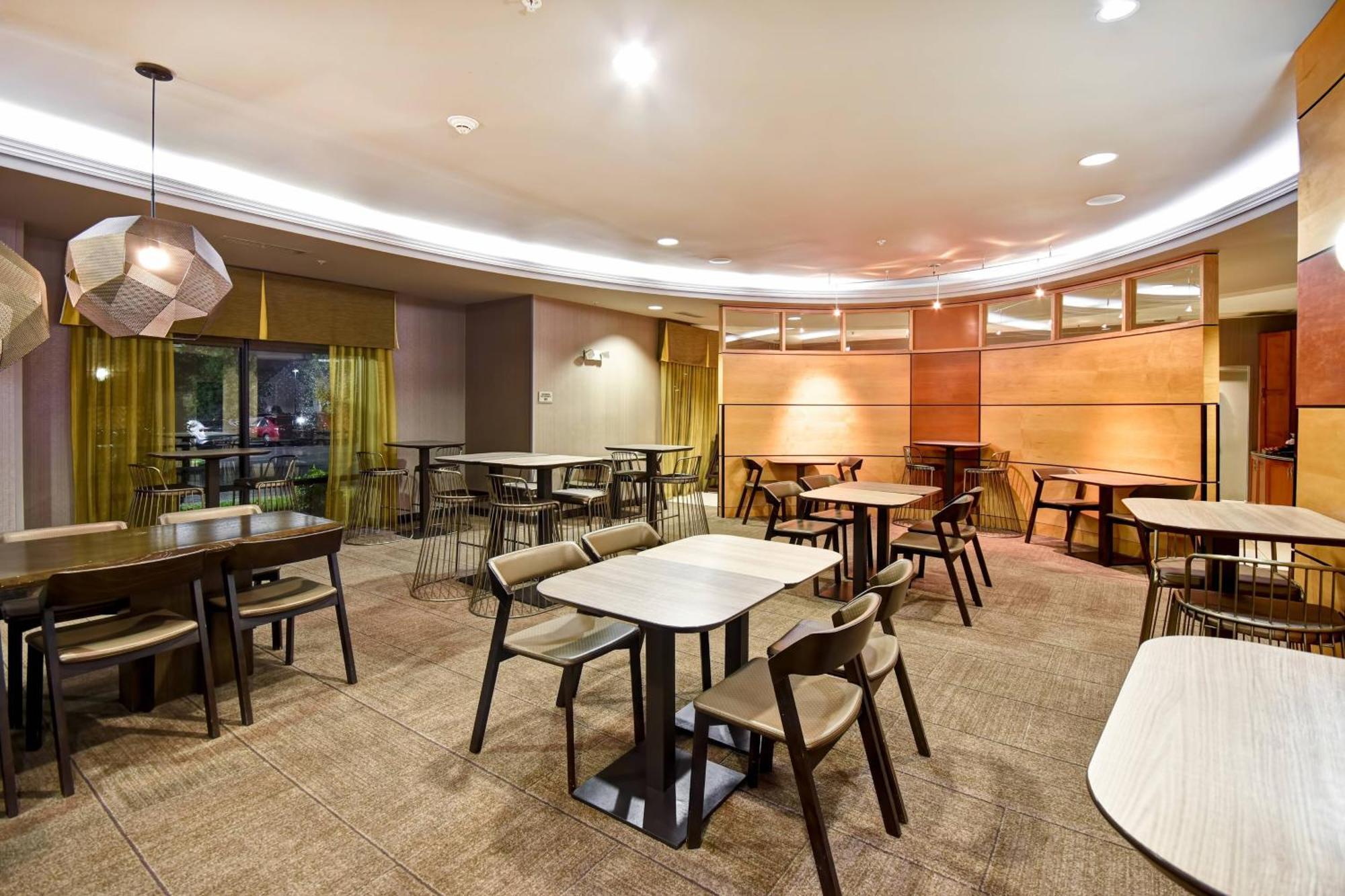 路易斯维尔机场春季山丘套房酒店 路易斯威尔 外观 照片