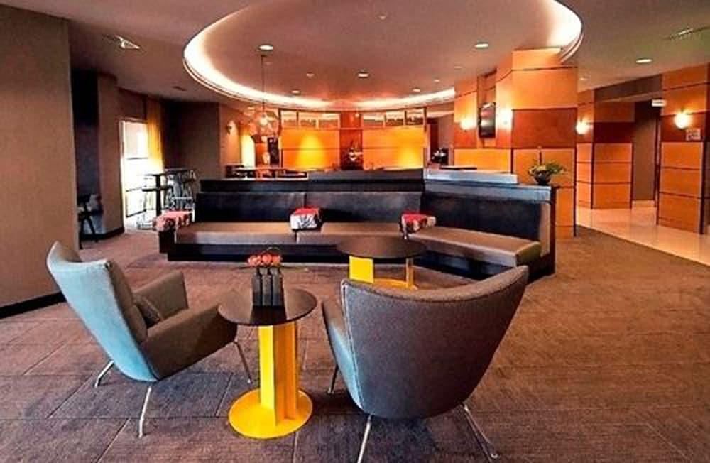 路易斯维尔机场春季山丘套房酒店 路易斯威尔 外观 照片